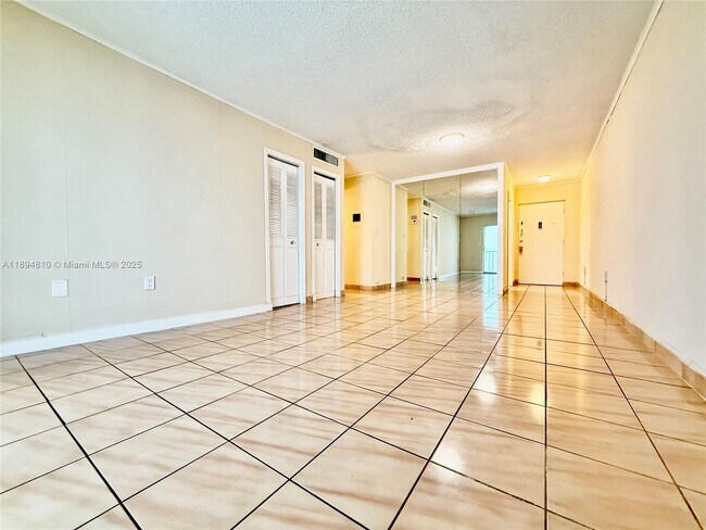 Photo - 424 SW 7th St Unidad 404