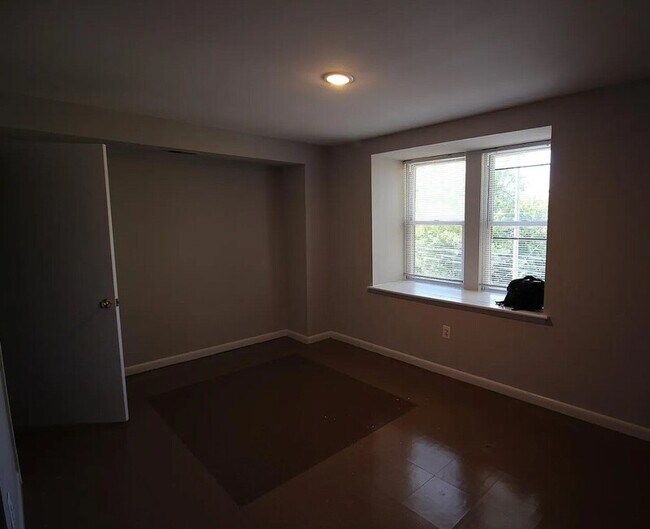 Photo - 883 N 42nd St