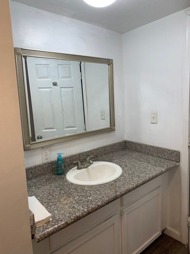 Photo - 4524 Willowbrook Blvd