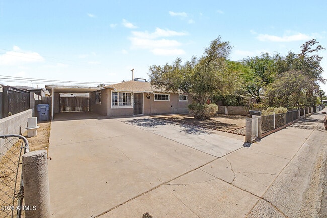 Photo - 1823 E Sunland Ave