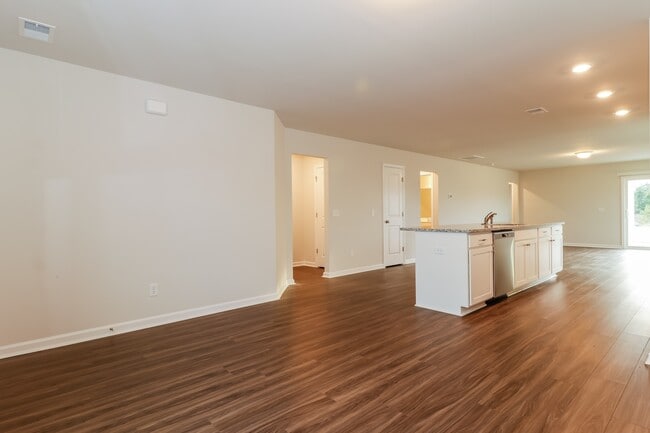 Photo - 550 Wilkins Rd