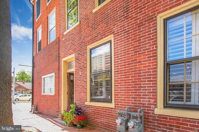 Photo - 8 N New St