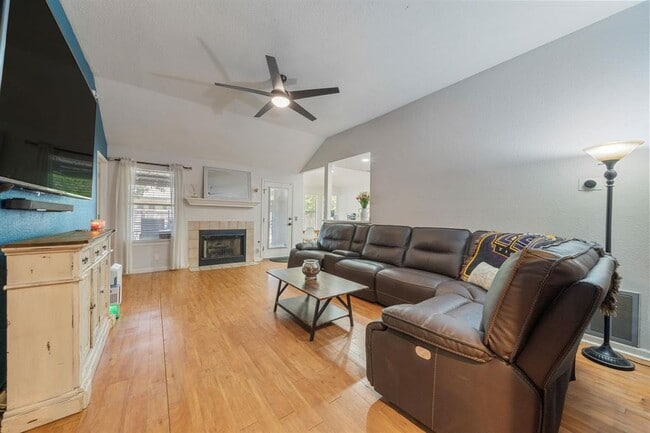 Photo - 301 Zebra Dr