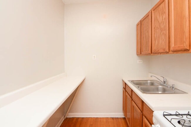 Photo - 1034 W George Unit 401