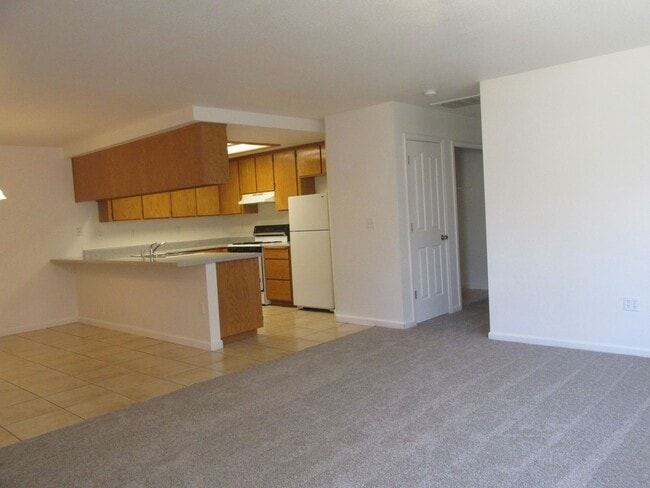 Photo - 555 Howard Ct