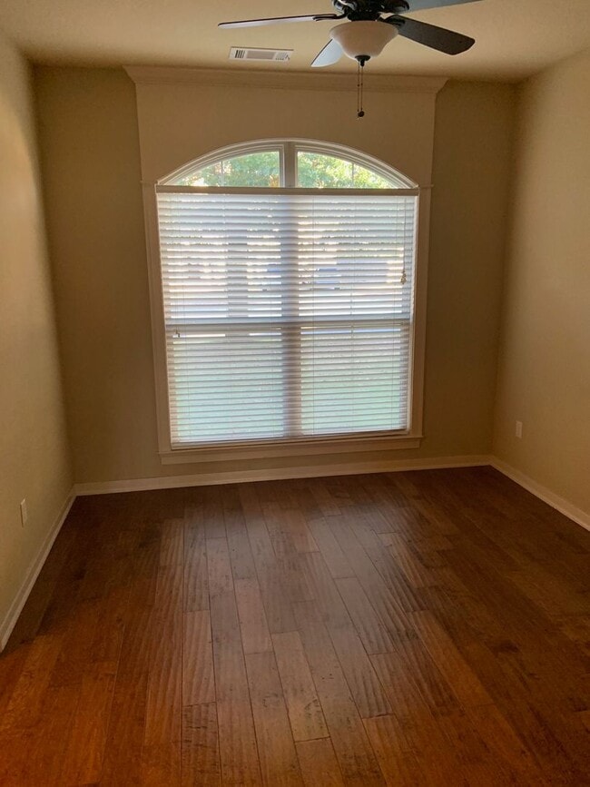Photo - BEAUTIFUL HOME IN GREAT LOCATION!