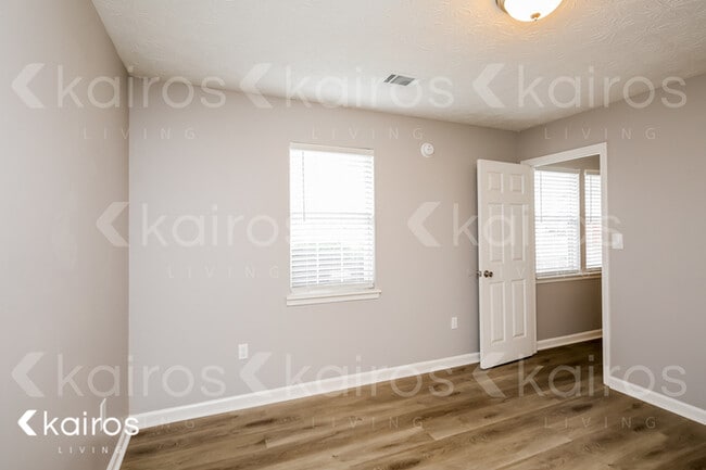 Photo - 385 Deer Park Dr