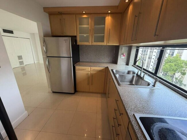 Photo - 17021 N Bay Rd Unit Apt 921