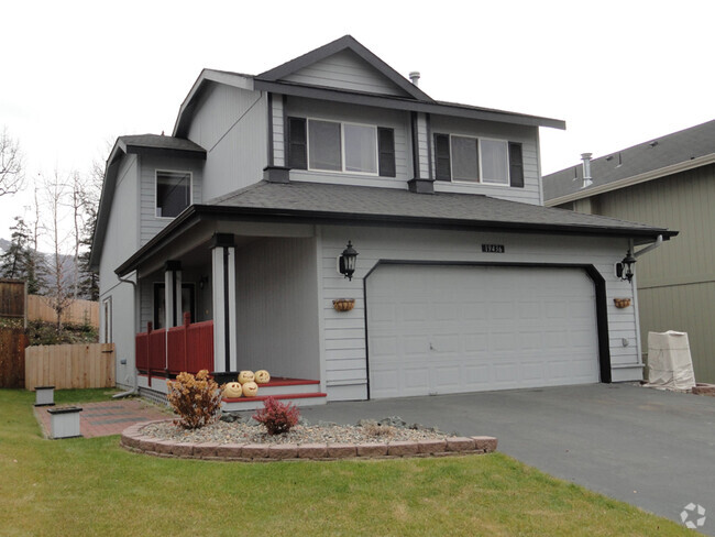 Building Photo - 3 Bedroom Eagle River Home w/ Fenced Backy...