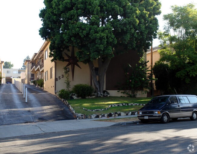 Building Photo - 853 Glenway Dr