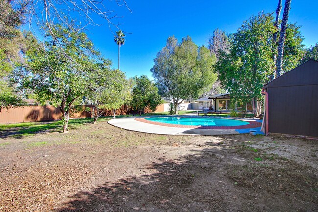 Building Photo - 5923 Jumilla Ave