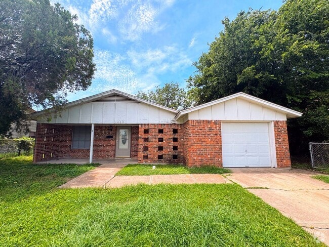 Building Photo - 1409 Gardenia Ave Rental