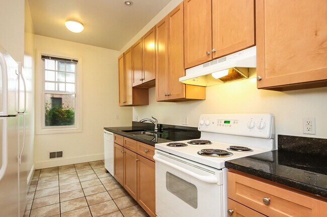 Photo - 1616-1618 Washtenaw Ave Unit 1616