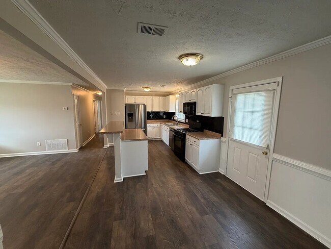 Photo - 350 Fennel Wy SW