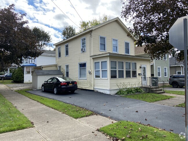 Building Photo - 112 W Mohawk St Rental