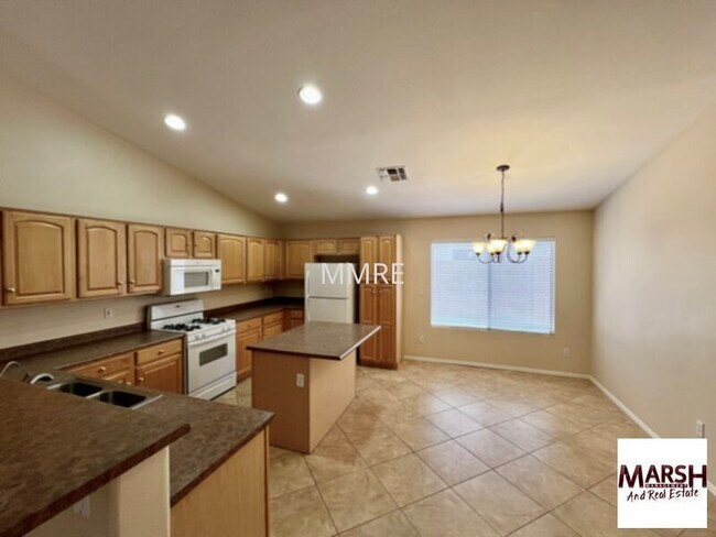 Photo - Very nice 3 bedroom home with a den in Pow...