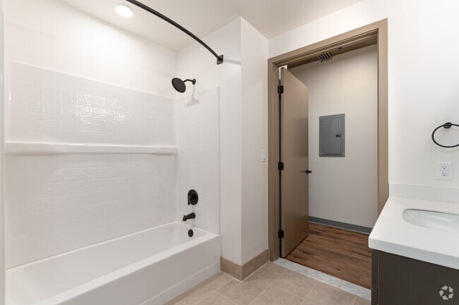 Studio, 1BA - 391SF
