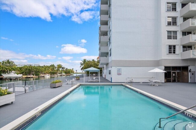 Building Photo - 10000 W Bay Harbor Dr Unit 504 Rental