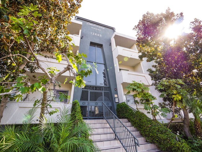 Building Photo - Stunning Upgraded 1 Bed/1 Bath with a Spacious Floorplan & Balcony! Unit 071#18