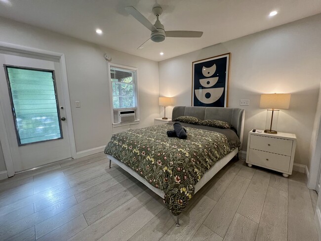 Photo - 6030 N Bayshore Dr