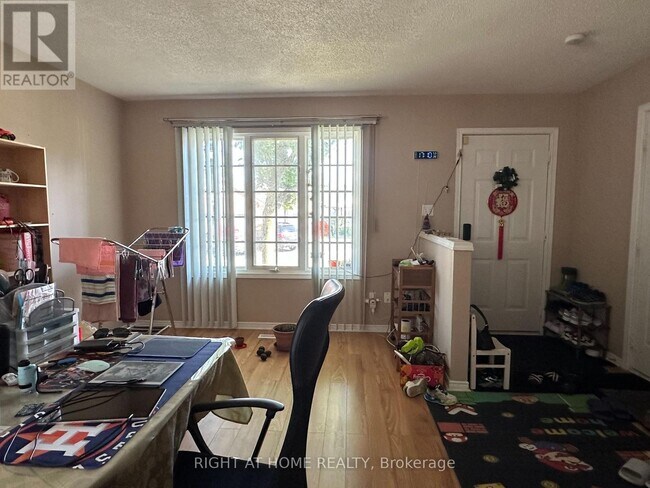 Photo - 59 Pennybrook Crescent