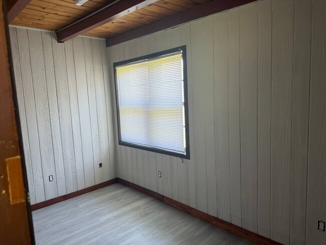 Photo - 103 Hollyhock Ln