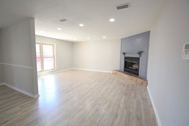 Photo - 3 Bedroom, 2 Bathroom Home-Pets Allowed