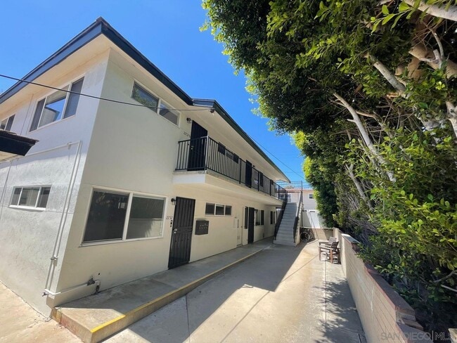 Building Photo - 2252.5 Garnet Ave Rental