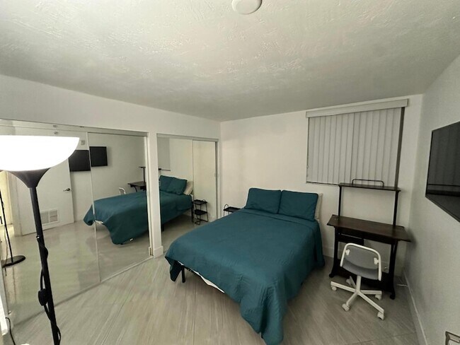 Building Photo - 102 SW 6th Ave Unit 206