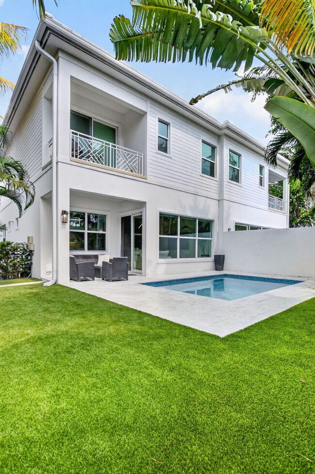 Building Photo - 500 NE Wavecrest Way
