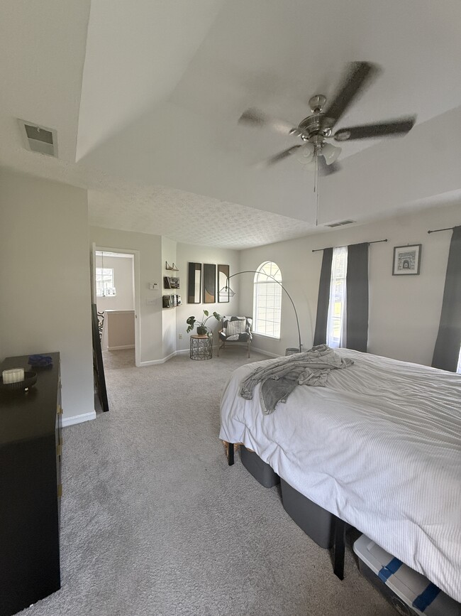 Photo - 380 Birchmere Close SW