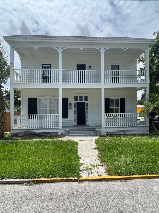 Building Photo - 3/2 ground floor unit in downtown historic... Rental
