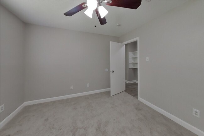 Building Photo - 16126 Barbarossa Dr