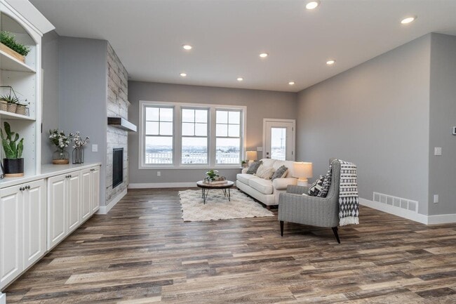 Photo - 805 28th St NW