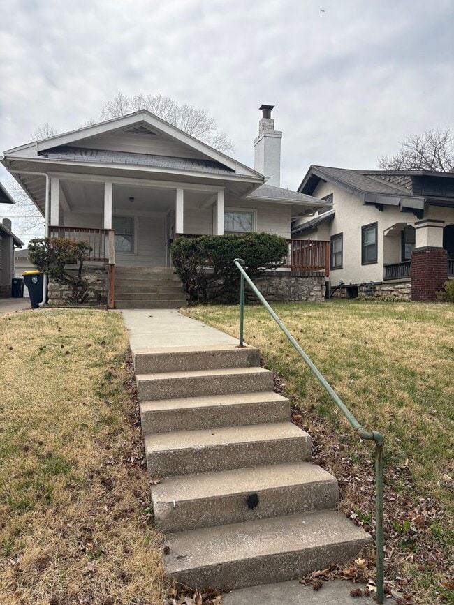 Building Photo - 3 Bed 1 Bath Home!