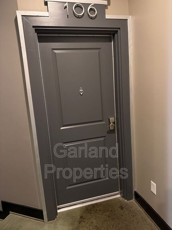 Building Photo - 425 Campbell Ave SW Unit #106