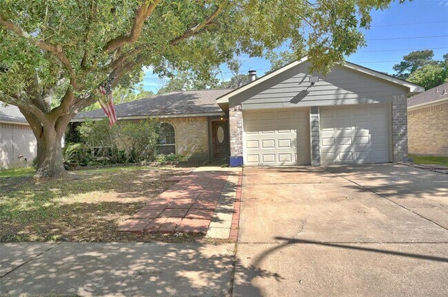 Photo - 16722 Maplemont Dr House