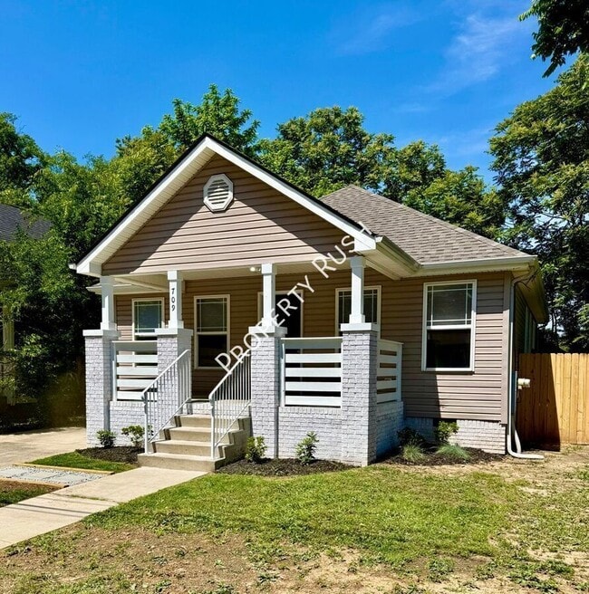 Photo - 709 N Holly St