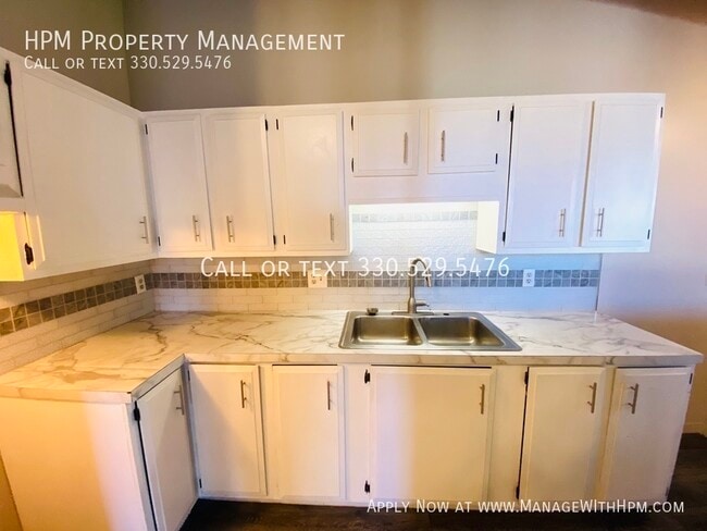 Photo - 511 Wrexham Ave SW