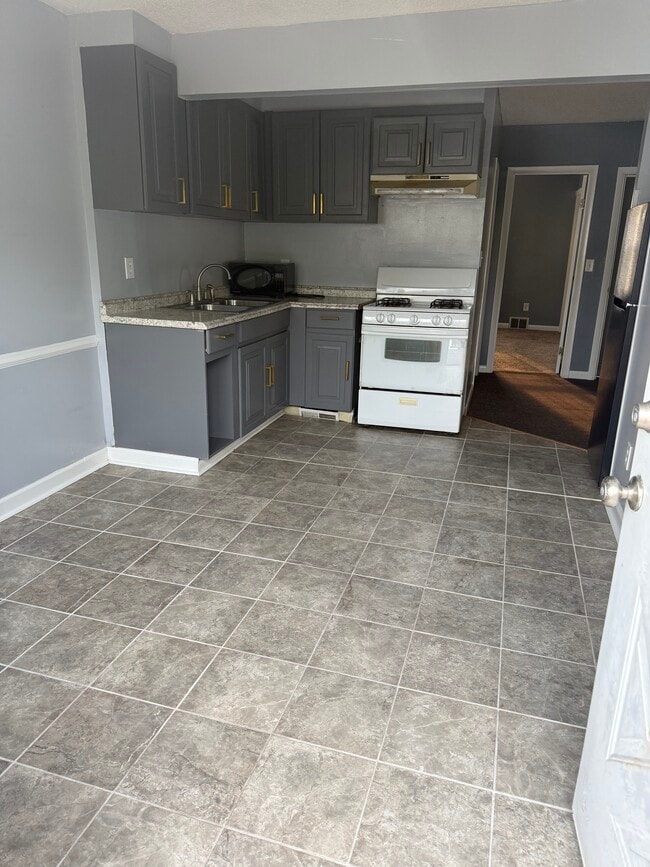Building Photo - 2 Tracy St Unit 3 Bedroom Rental