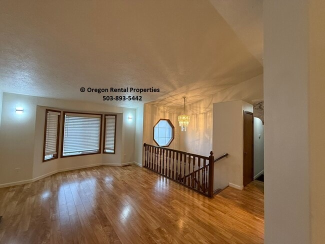 Photo - 12802 SE Main St