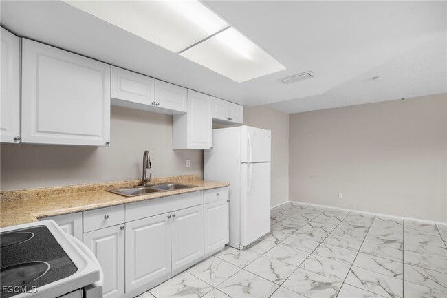 Building Photo - 3660 Seminole Ave