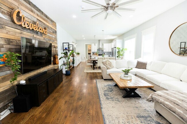 Photo - 1056A Zophi St
