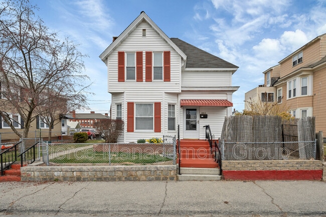 Building Photo - 636 Summer St Unit 2 Rental