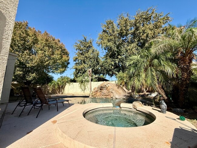 Photo - 3320 E Elgin St