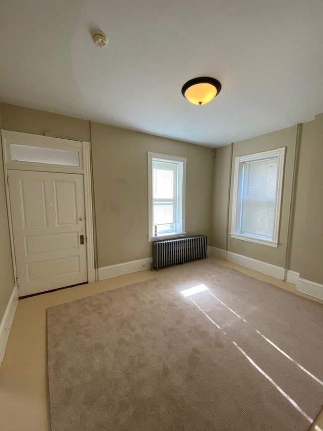 Photo - Large Victorian House in Lancaster City wi...