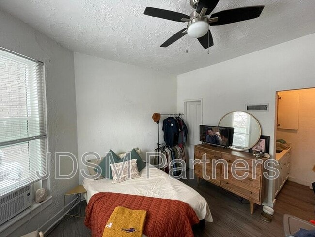 Building Photo - 1263 N Clarkson St Unit 2