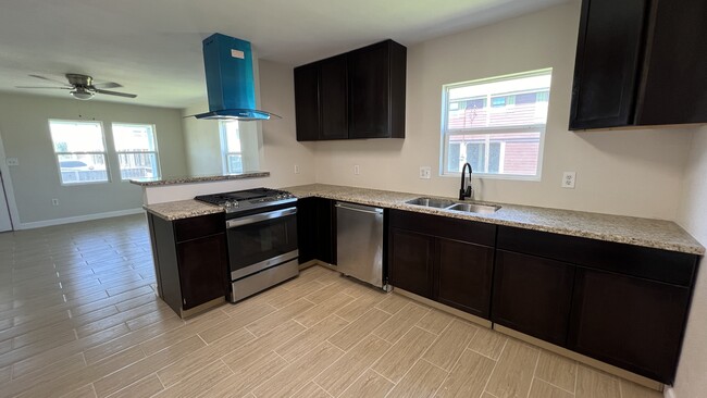 Photo - 2112 Victory Ave