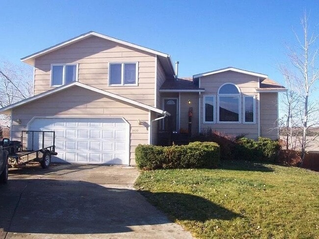 Large single family home by Brierwood Coun... - Large single family home by Brierwood Coun...
