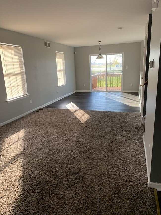 Photo - 203 Academy Ln
